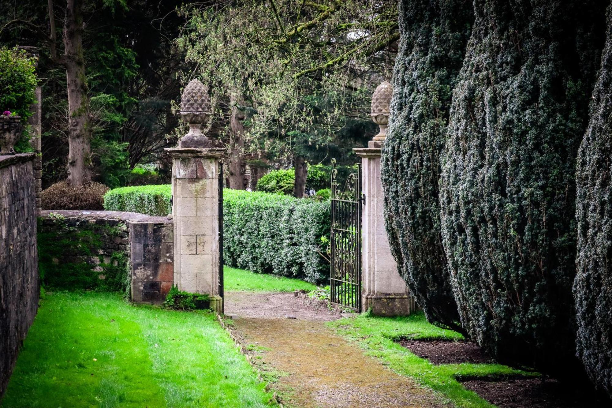 The Hall - Historic Grade I-Listed Jacobean Mansion Bradford-On-Avon Exterior foto